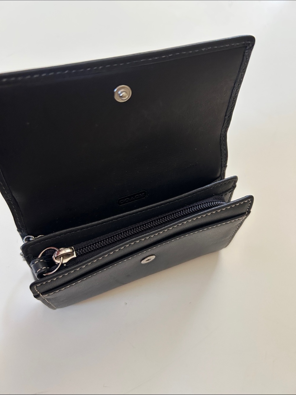 Pre-owned Coach Compact Black Leather wallet with White Stitching and Metal Clip - Picture 4 of 7